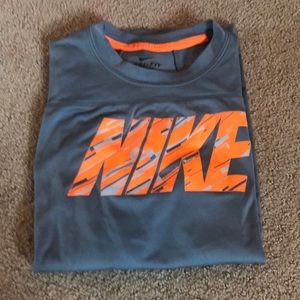 Nike Athletic Shirt Boys Medium